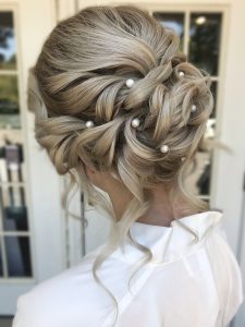 Bridal Stylist and Daymaker Shannon  swears by her Hot Tools 1-inch curling iron to create curls that will look flawless all day long.